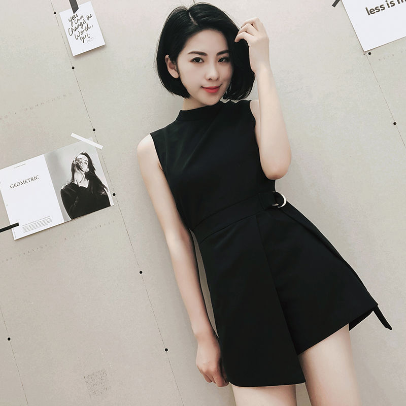 小个子女生穿这种连体裙，洋气妩媚又俏皮，美的好似画中仙