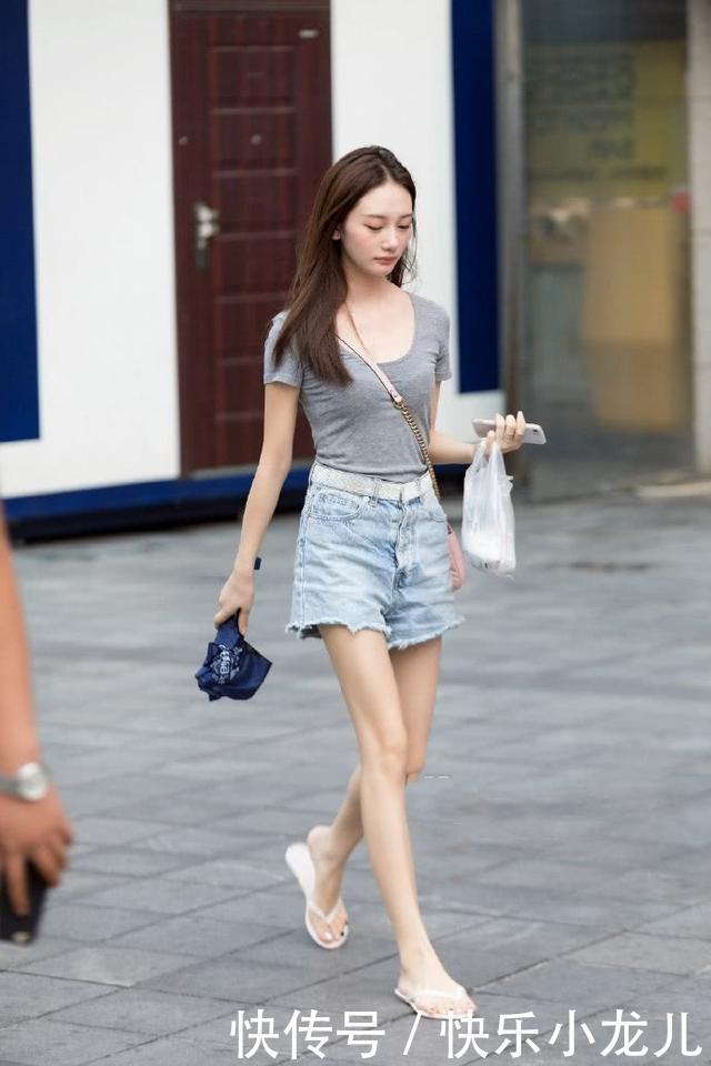  【小姐姐】街拍：穿好超短裤，大长腿自然来