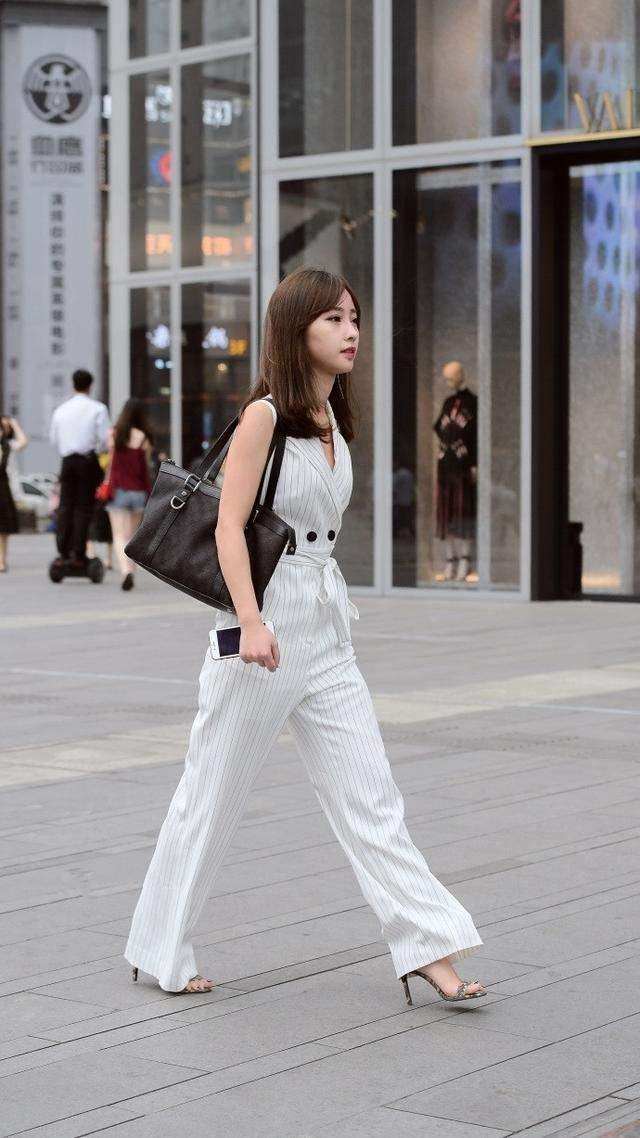 街拍: 时尚动感的美女, 图4小姐姐肉感十足, 十分性感