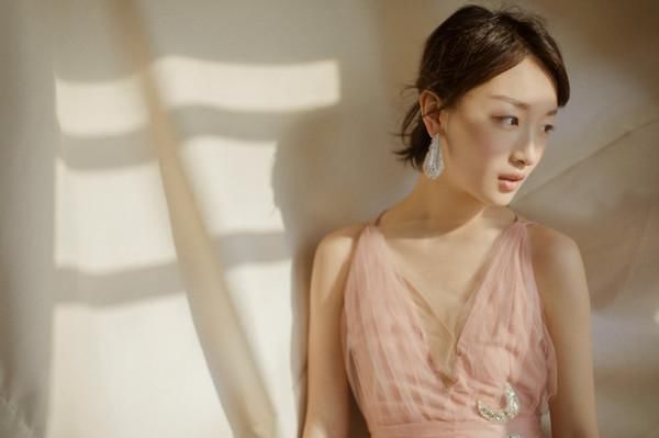 电影《少年的你》官宣男女主！为啥92年的周冬雨看起来比00后易烊