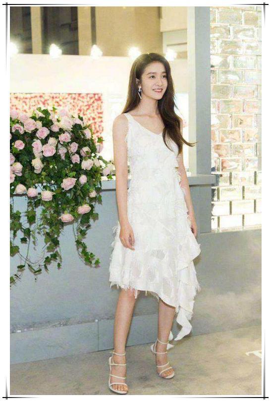 21岁张雪迎未修图脸部扭曲,满脸油光,网友:相信不了自己眼睛