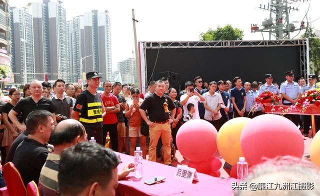 香港影视明星吕良伟到廉江来了