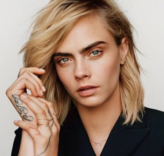  『超模卡抽』CaraDelevingne代言Dior珠宝，不愧是卡抽，帅与性感平衡得刚好！