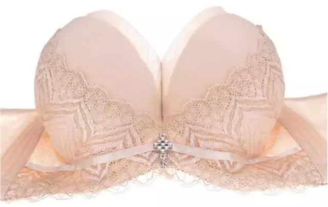 伤胸！最伤胸的内衣排行榜，第一竟然是我们最经常穿的内衣！