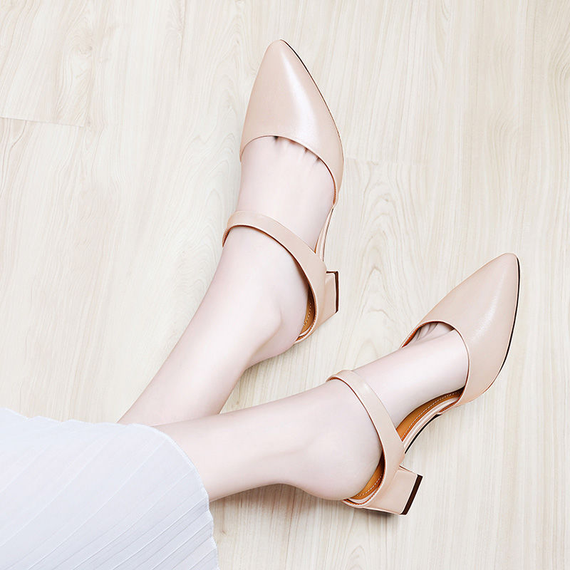 看见女朋友这么穿凉鞋，性感可爱，走了很久都不累脚