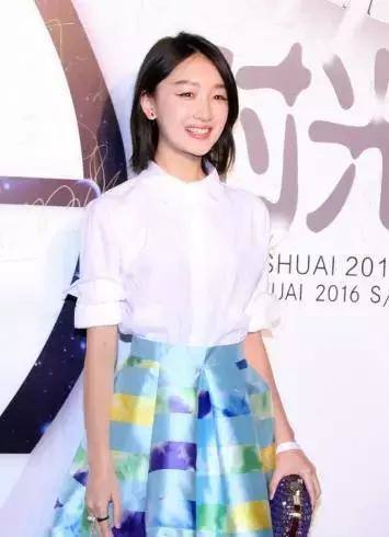 看周冬雨的时尚进阶之路