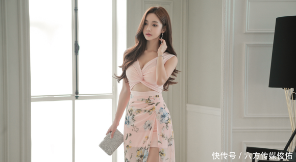 「花裙」美女写真:虹霓仙子孙允珠,淡粉潇湘缀花裙