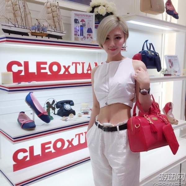 马来西亚短发正妹私房美照 五官精致御姐气息十足