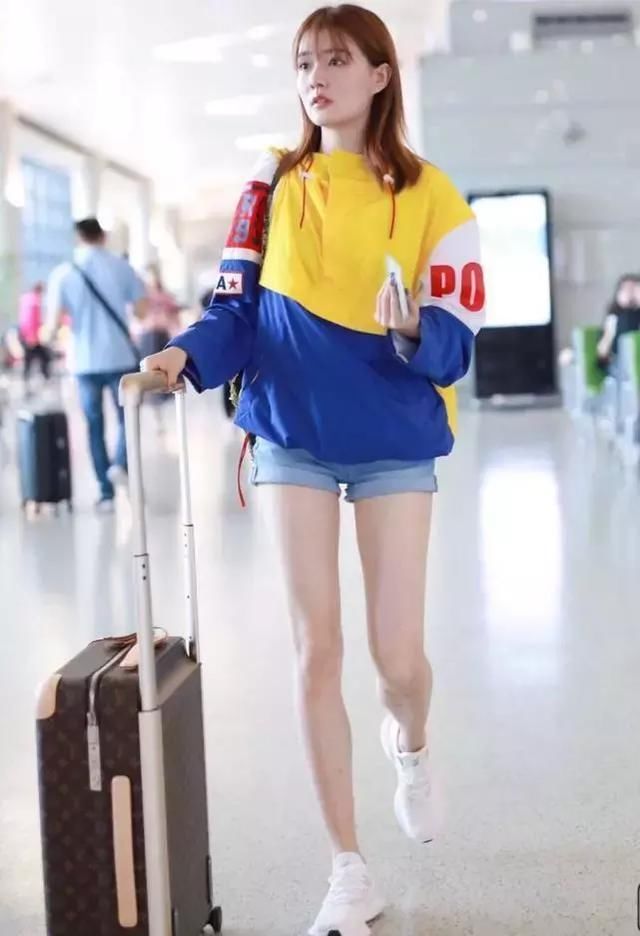 徐璐亮相，打扮小清新，有她这样的腿我也这么穿！