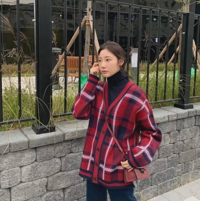 【不土】春天毛衣怎么穿不土 ?记住这4点 ,气质惨了 !