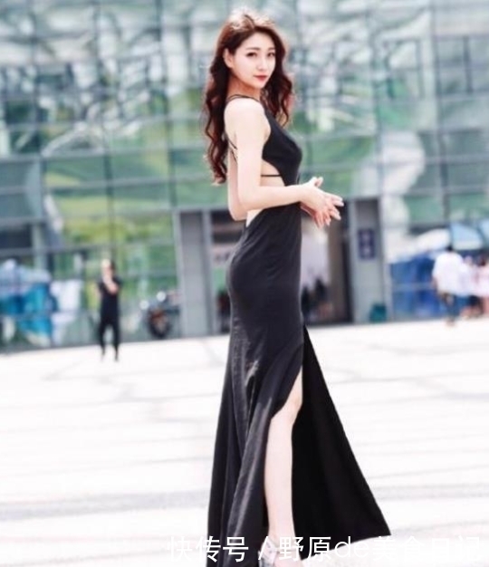 「粉色」美目盼兮的美女,一件粉色背心配白色短裤,时尚性感迷人
