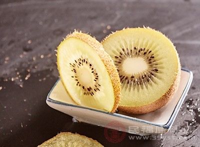 「症状」嘴唇干怎么办 多补充维生素可以缓解这个症状