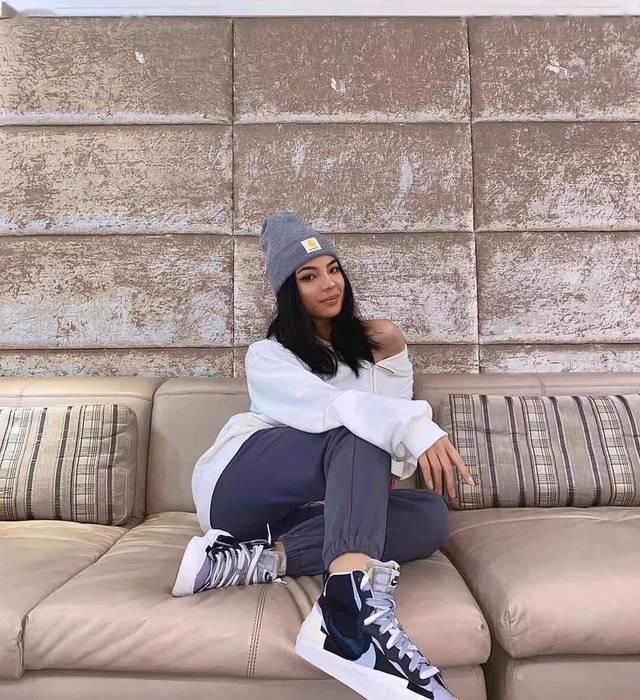 『露脐装』SNKR Girls丨纹身、短裙、露脐装,这么狠的球鞋女生你们肯定顶不住!4.6-4.12