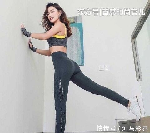 #感觉#街拍:潮流十足的小姐姐,穿搭打底裤,彰显时尚魅力!