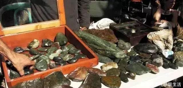  「玉石」谁说老外不玩奇石, 看看国外的石头市场是啥样!