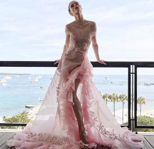 纱裙,穿出若隐若现的性感与梦幻