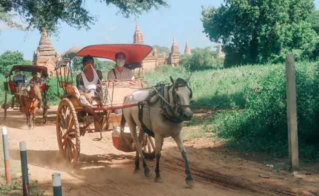 世界上佛塔最多的城市,当地人民生活贫苦,一生都要出家一次
