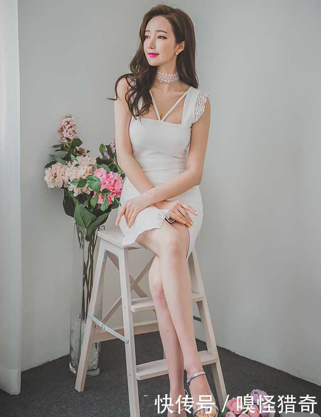 青春灵动的紧身裙美女，让人百看不厌！