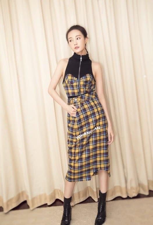 李一桐太会玩了，故意把裙子剪成一个“半圆”，看着没啥区别！