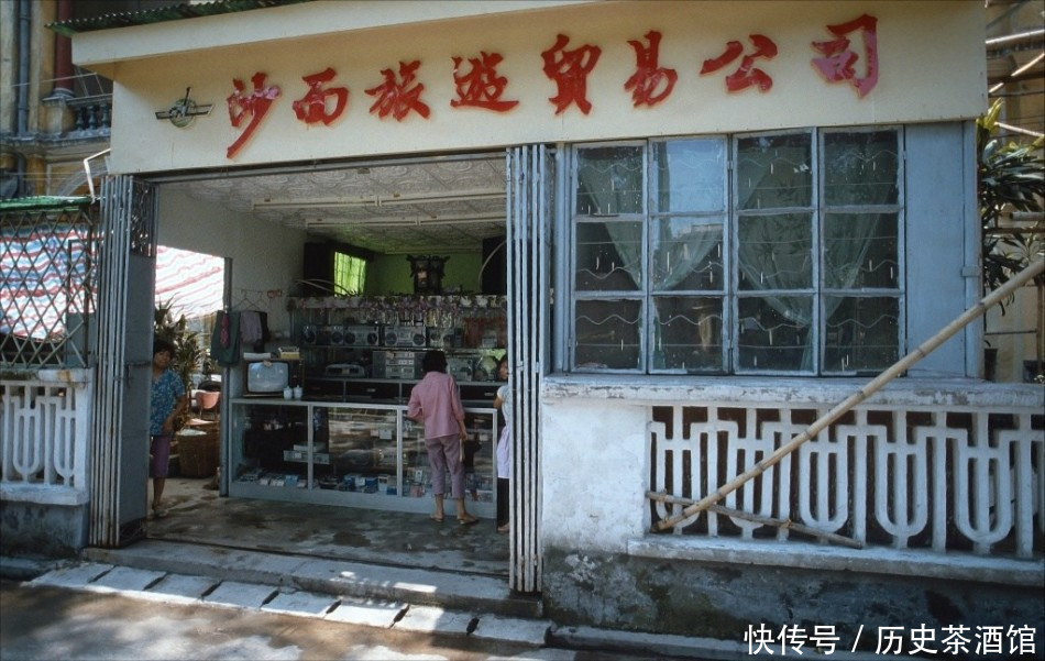 一组老照片带你看看80年代的“北上广”，街道上只有很少车辆