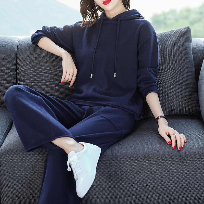 女人出门别穿裙子，土的要命!刚上架“阔腿裤”套装，背影都美爆