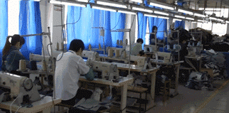 几名德国人在广东“卧底”数月后，揭露出时尚界不想让你知道的丑