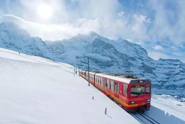 阿尔卑斯冰原列车，踏上瑞士最美风景之旅