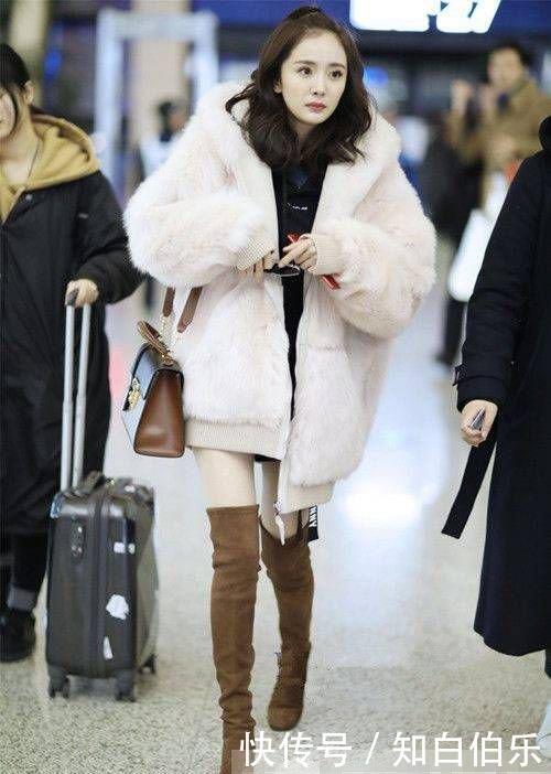 【 粉嫩】大幂幂粉嫩穿搭街头溜奶狗,性感的短裤U型裁剪美炸了,明星街拍