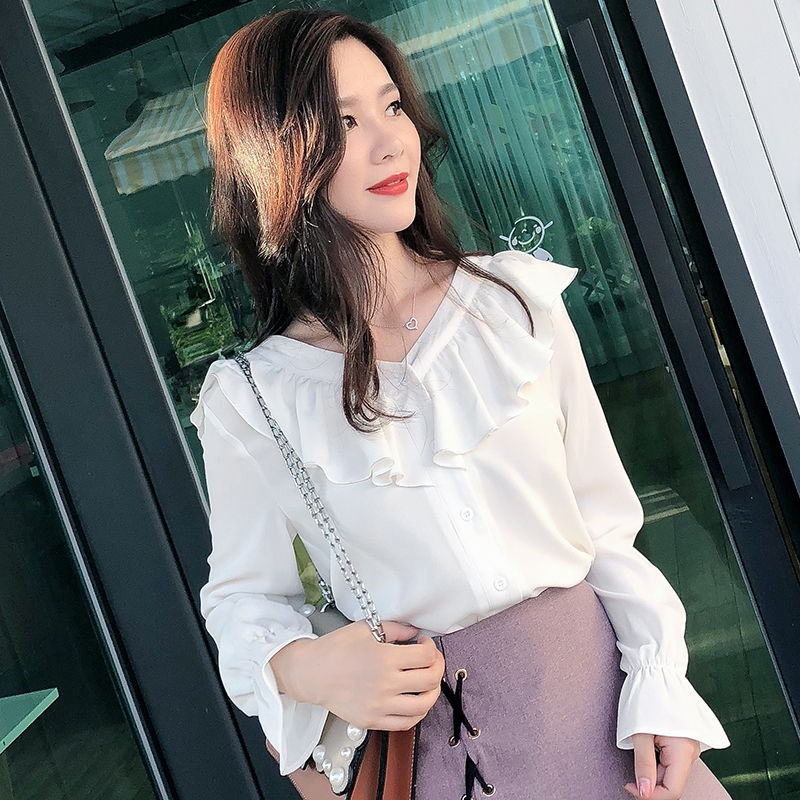 老妈51岁一点也不显老，穿这种秋衫配小脚裤，优雅显嫩特迷人