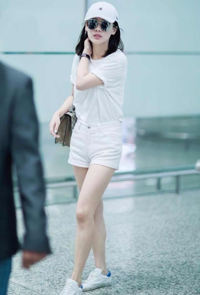 如果不是马思纯这个颜和这个腿，这身衣服穿着真不行!