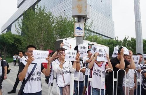 刘强东一发声就被网友催债 是不是该管管京东商家0元购诈骗的事了