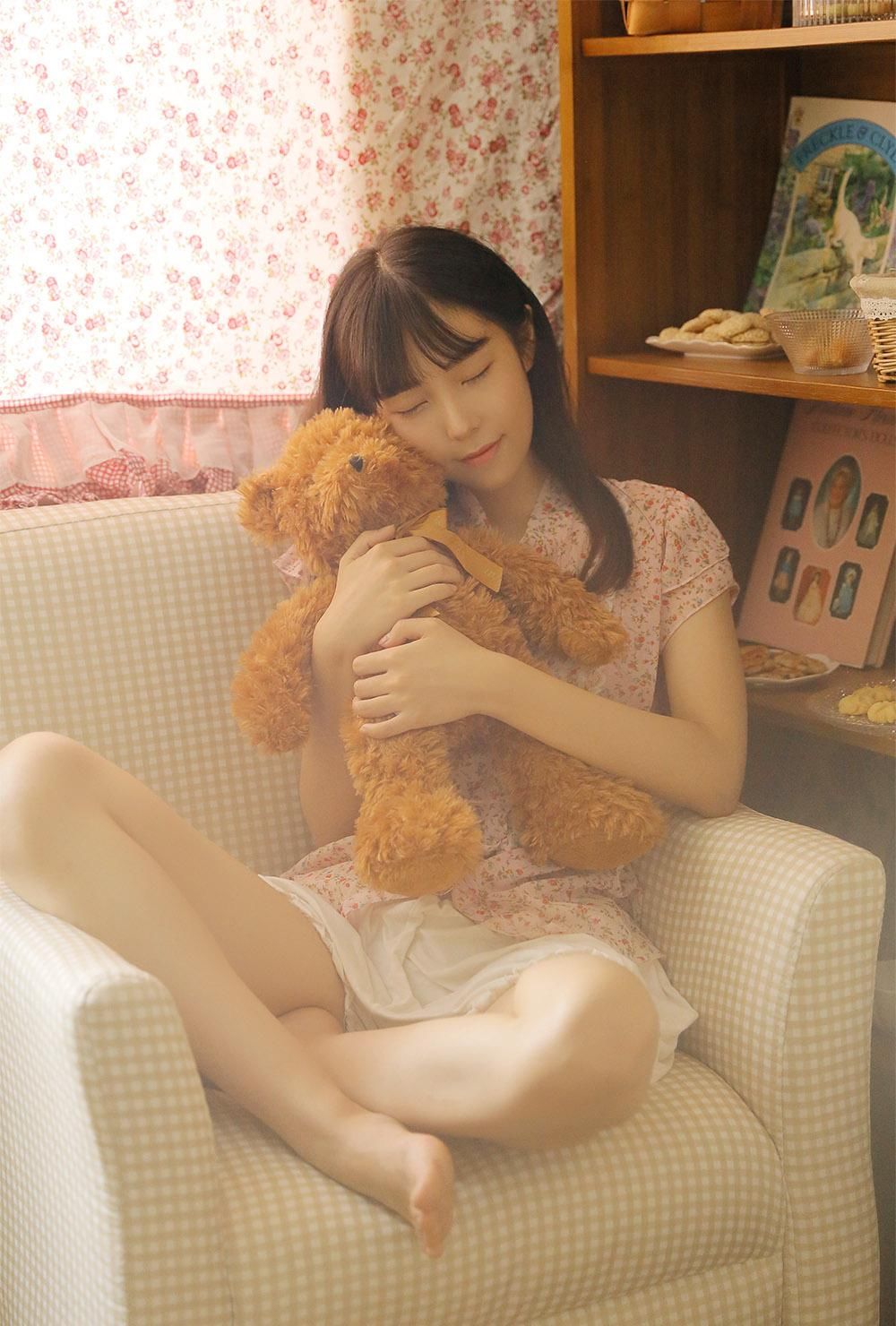 白皙长腿美女性感诱人私房照图片