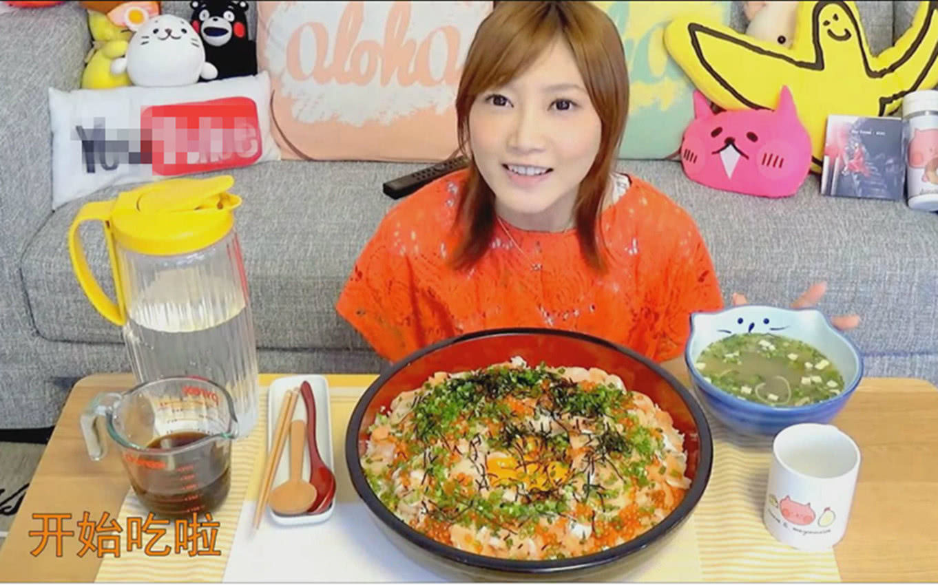 日本大胃王吃播疑似造假，桌上的水杯真相了，网友:大骗子