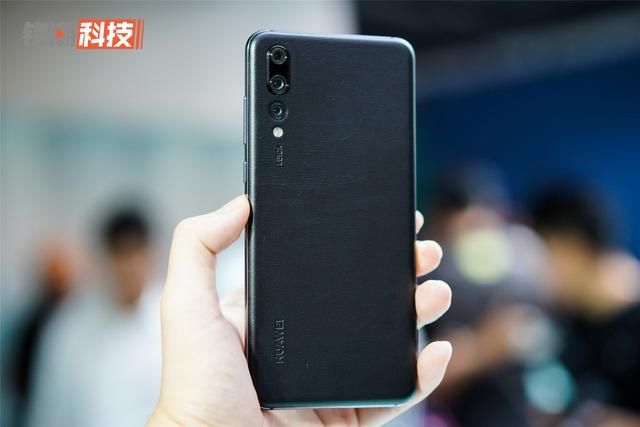 渐变色？在它面前都得认输一筹！华为P20真皮限量版图赏