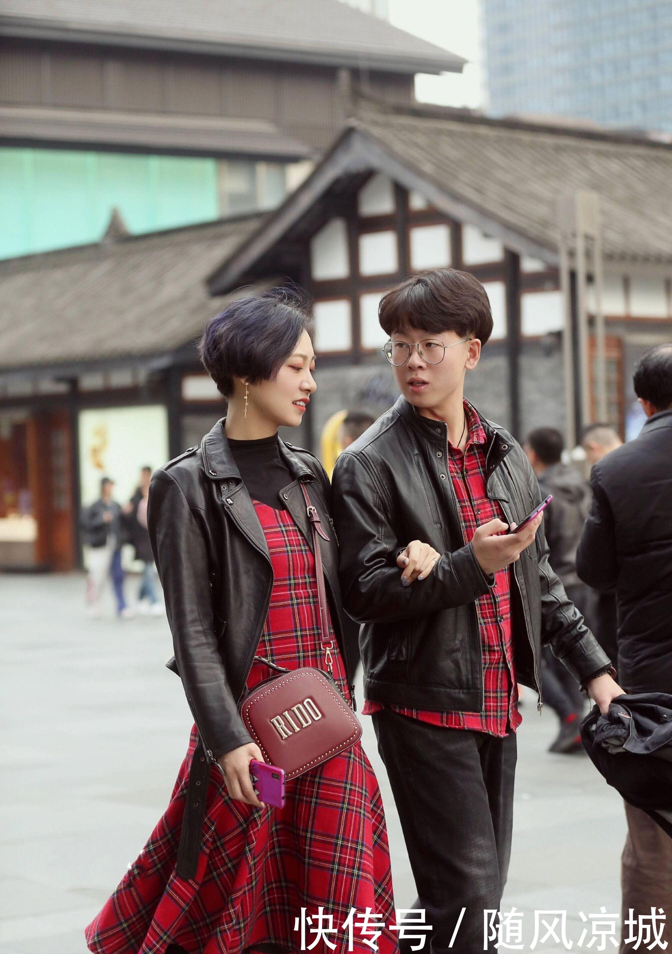 【女生】陪伴是最长情的告白,最潮情侣街拍,男生帅气女生大气,时尚又吸