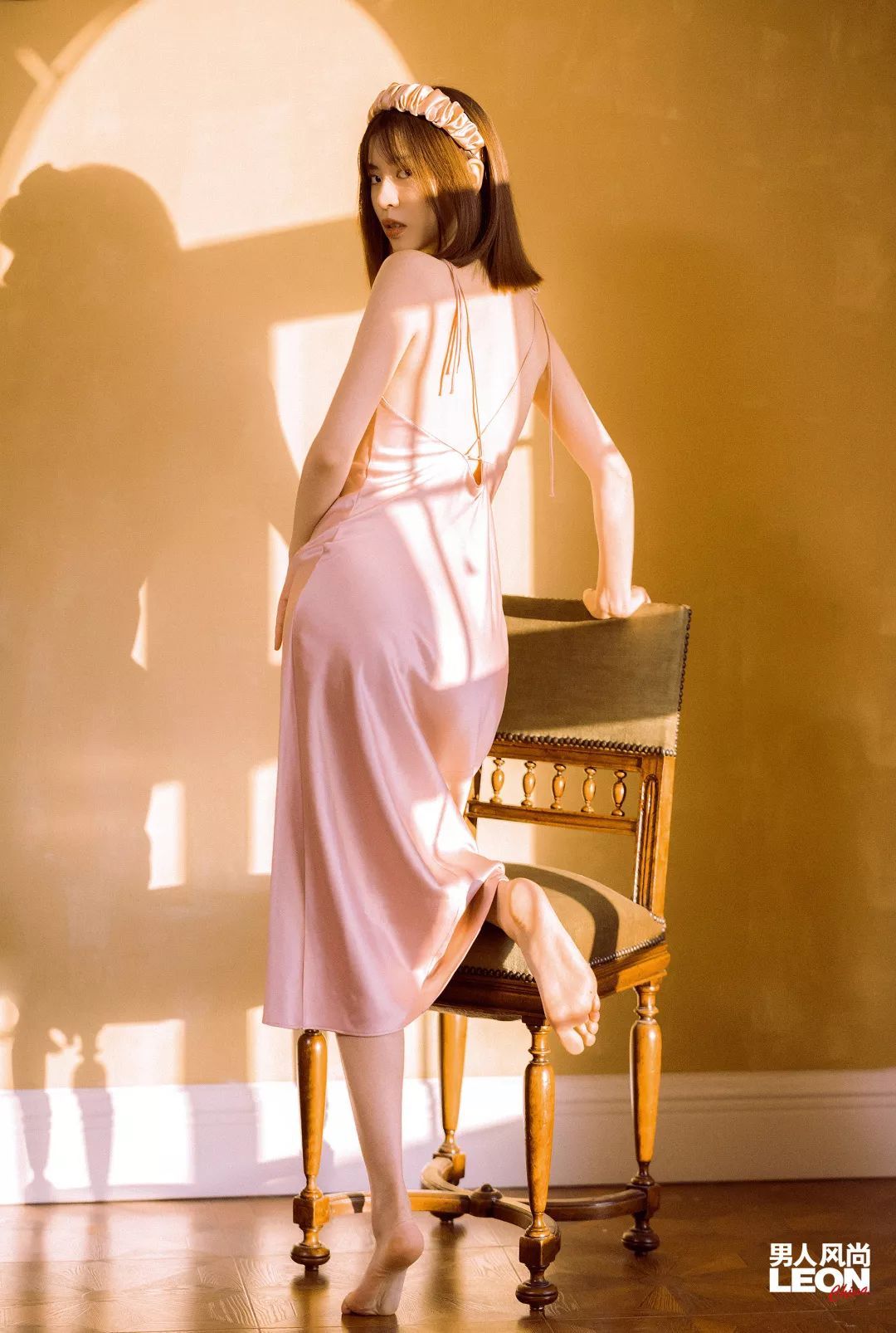  『姑娘』2020伊始，我们和12位爱宅在家里的年轻姑娘聊了聊天