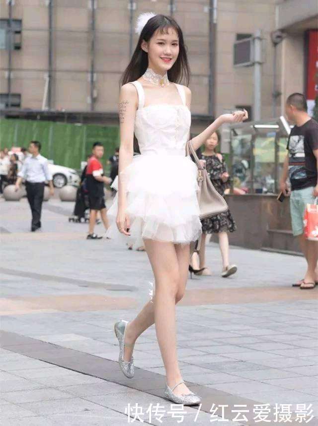 街拍:数不尽的美, 尽态极妍, 飘飘亮亮的性感美女 时尚靓丽!