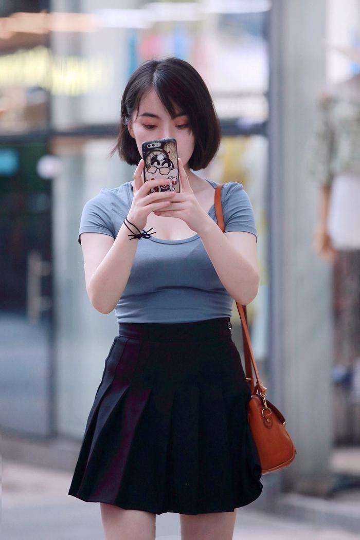 姑娘美妙的身段真让人羡慕, 怎样看都能带来视觉美感