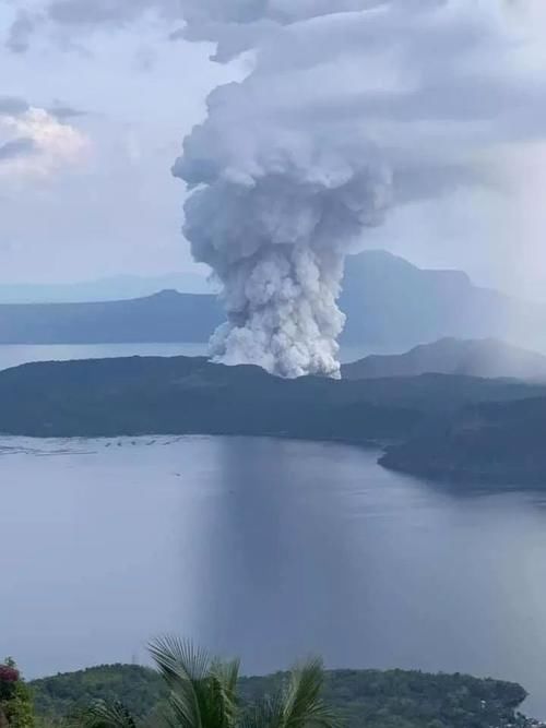 菲律宾马尼拉附近火山爆发