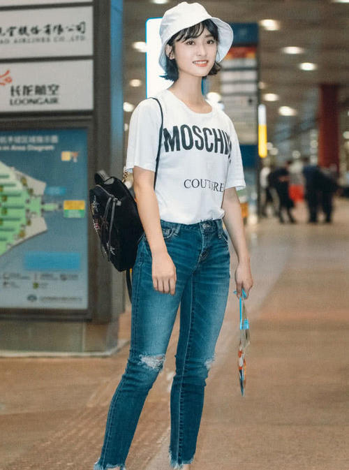 沈月能不能别再穿牛仔裤了？简直是一言难尽，网友：看不下去了！