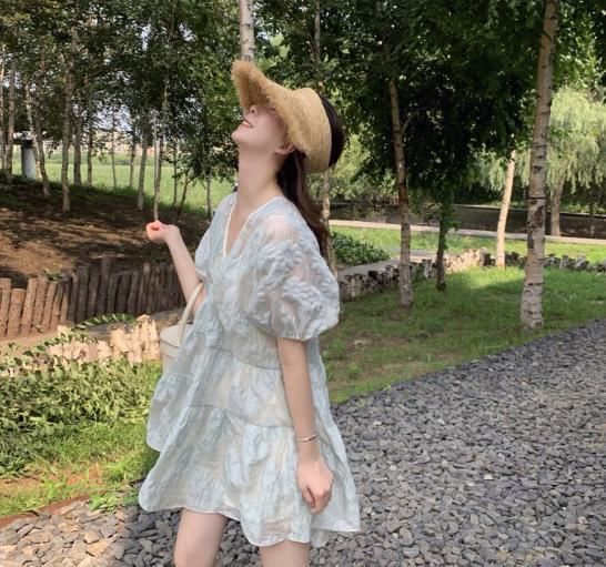  碎花：妈妈＂玩剩＂的碎花裙，竟成了90后的心头好？碎花girl准备好了吗~