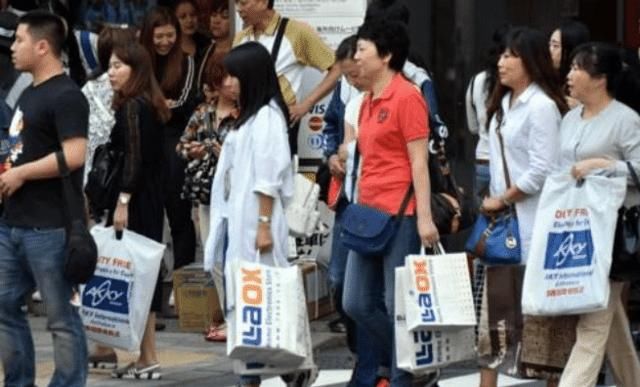 中国游客独有的3大旅行特征，非常怪异，让老外百思不得其解