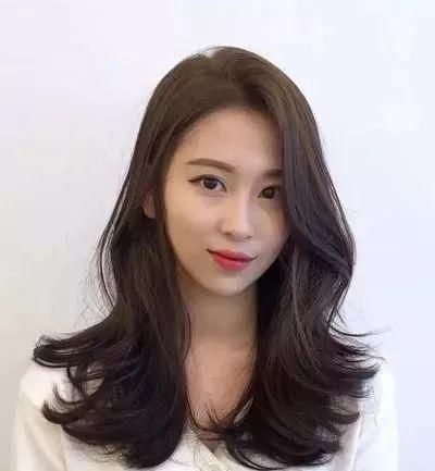 「老气」做什么卷发不显老气 推荐这5款卷发非常显年龄小