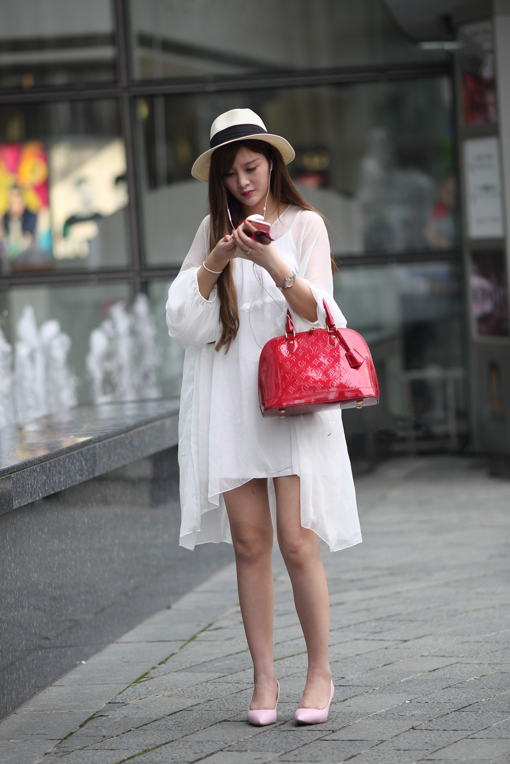  「白色」街头穿搭-初夏的连衣裙颜色一定要是白色