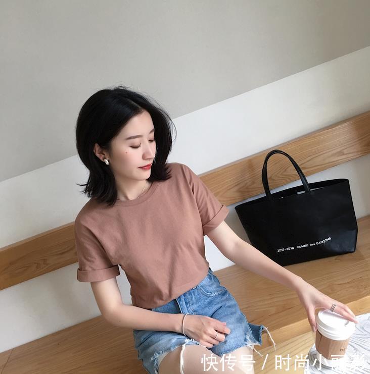 舒适时髦的牛仔裤美女，摇曳身姿，忍不住多看一眼