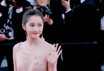  『冰雪奇缘』关晓彤赵丽颖少见合照！同为“漫画腿”却倒在了上身？
