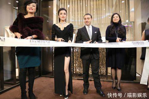 37岁秦岚真敢穿, 裙子开衩到腰, 网友: 蕾丝底裤太抢镜了