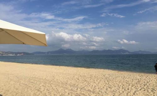 被誉为广东第一湾的小径湾，人少景美，自然海景美不胜收