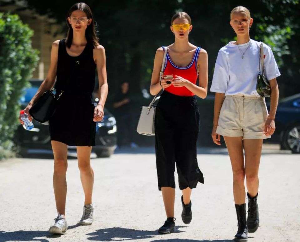 天气热skr人了你却还在害怕穿吊带?挑对了才能拯救身材!