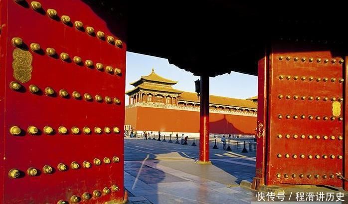 故宫的门钉为什么不能随便乱摸?导游给出解释,结果很意外